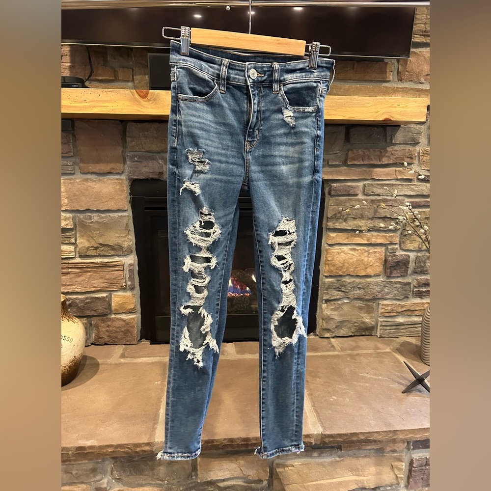 Woman’s Ripped Skinny Jeans